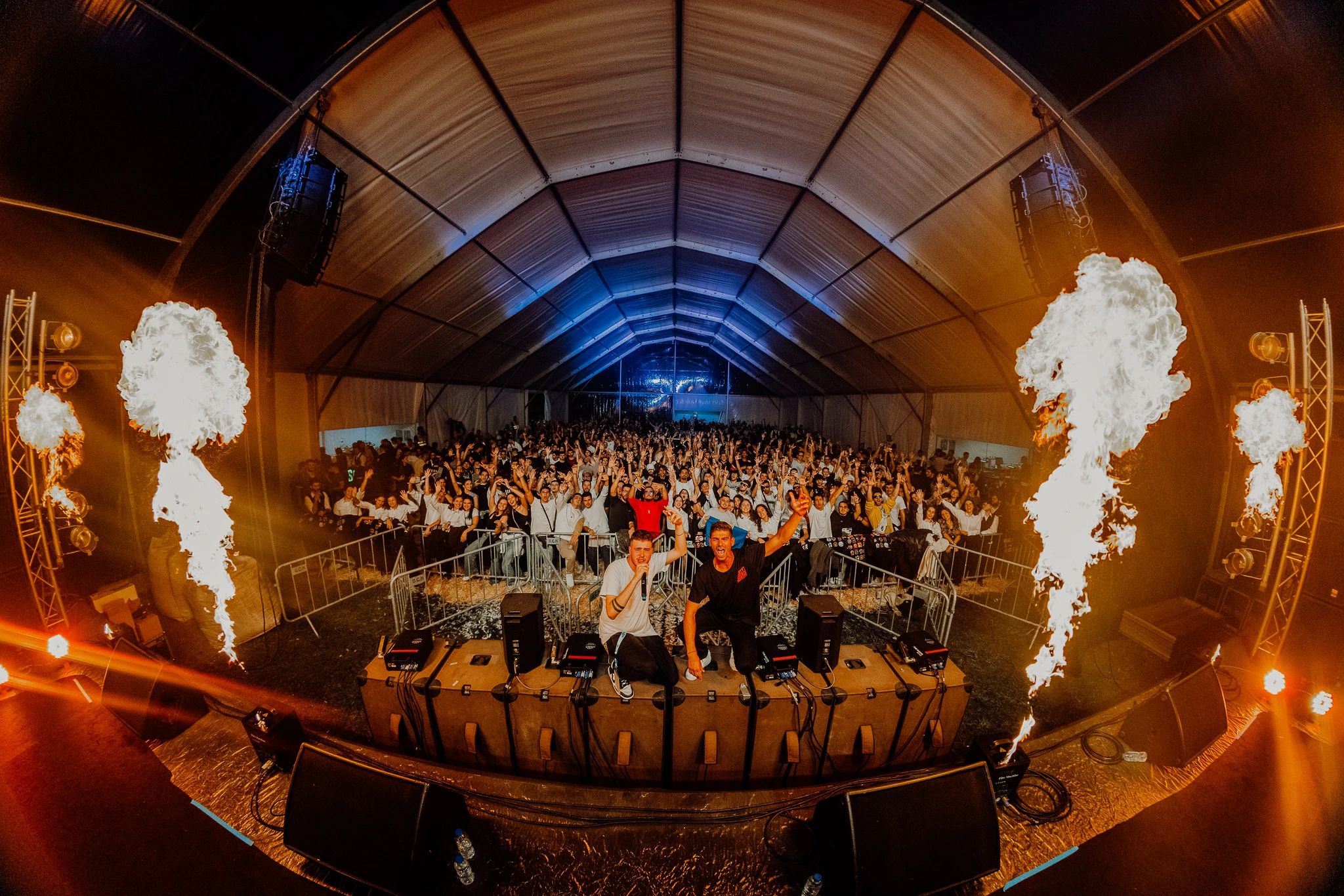 Dirty Sound Boys a atuar ao vivo